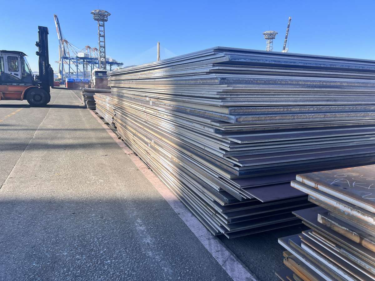 Plate staged quayside