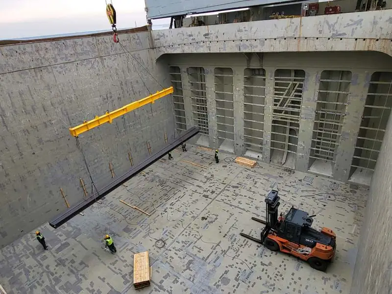 A section lowered into the ship's hold
